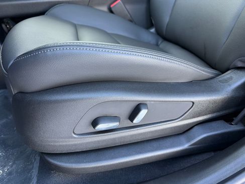 New 2025 Cadillac XT6 Luxury image 11