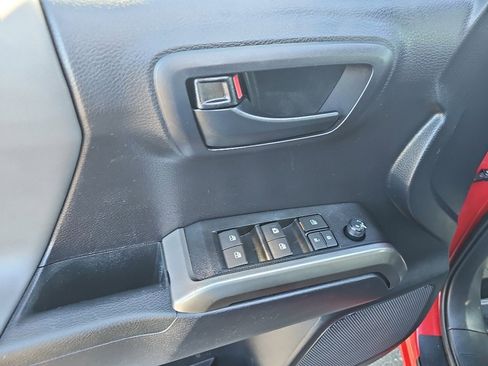 Used 2020 Toyota Tacoma SR5 image 10