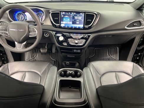 Used 2025 Chrysler Pacifica Select FWD image 43