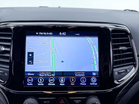Used 2019 Jeep Grand Cherokee Laredo w/ 18" Wheel & 8.4" Radio Group AWD/4WD image 6