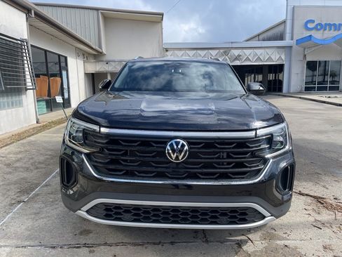 Used 2025 Volkswagen Atlas Cross Sport SE image 2