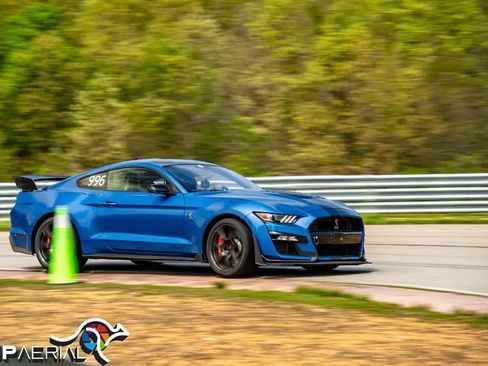 Used 2021 Ford Mustang Shelby GT500 w/ Carbon Fiber Track Pack RWD image 11