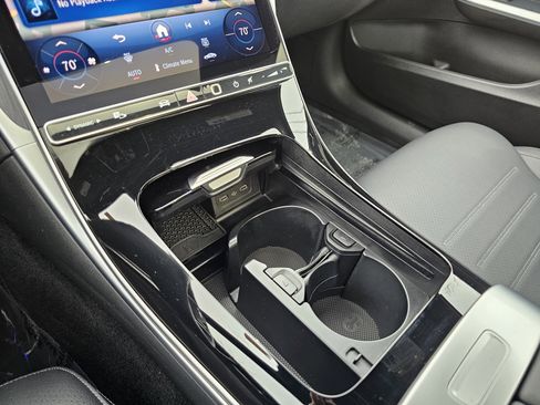 Used 2025 Mercedes-Benz C 300 4MATIC Sedan image 39