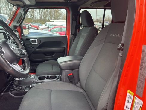 Used 2018 Jeep Wrangler Unlimited Sahara image 9