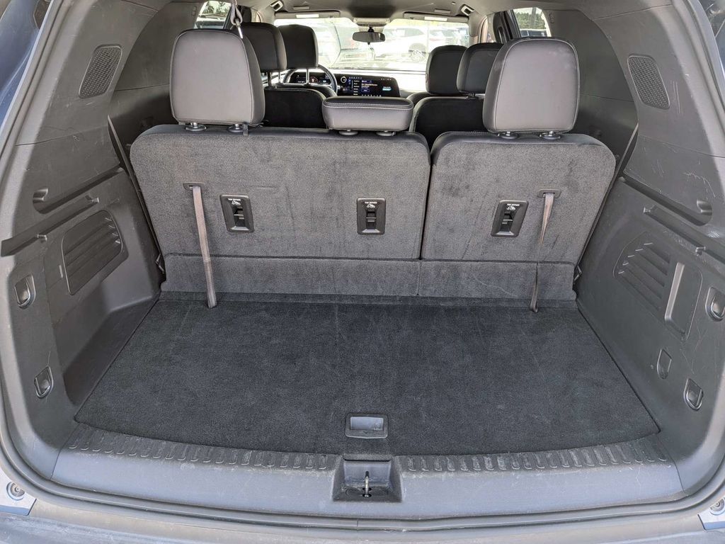 Used 2025 Chevrolet Traverse LT FWD image 15
