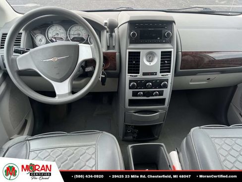 Used 2009 Chrysler Town & Country LX FWD image 14