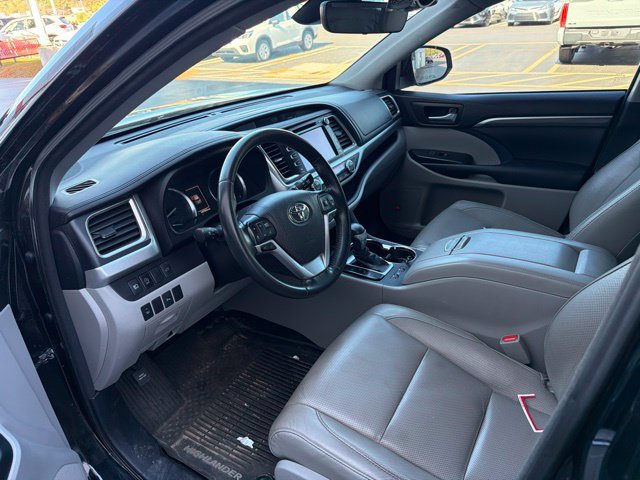 Used 2017 Toyota Highlander Limited AWD/4WD image 6