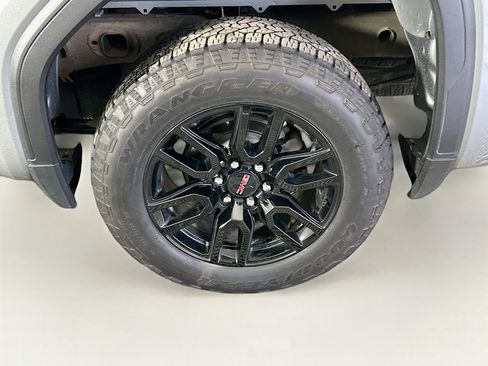 Used 2025 GMC Sierra 1500 Elevation image 11