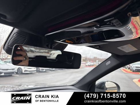 Used 2025 Mercedes-Benz GLC 300 4MATIC image 19