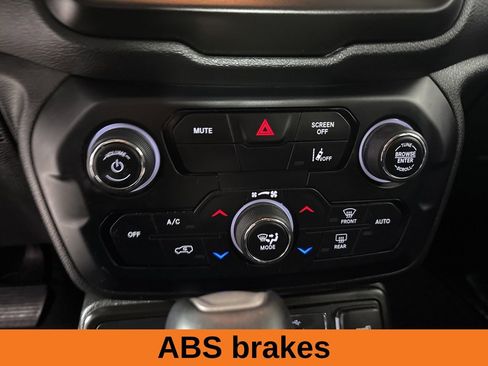 Used 2023 Jeep Renegade Latitude image 18