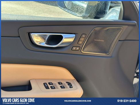 Used 2023 Volvo XC60 B6 Ultimate w/ Climate Package image 12