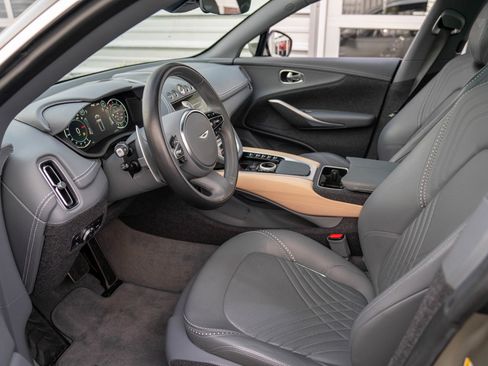 Used 2021 Aston Martin DBX image 11