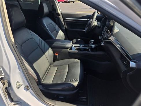 Used 2024 Nissan Altima 2.5 SR w/ SR Premium Package FWD image 20