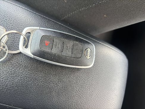 Used 2025 Nissan Versa SV FWD image 20