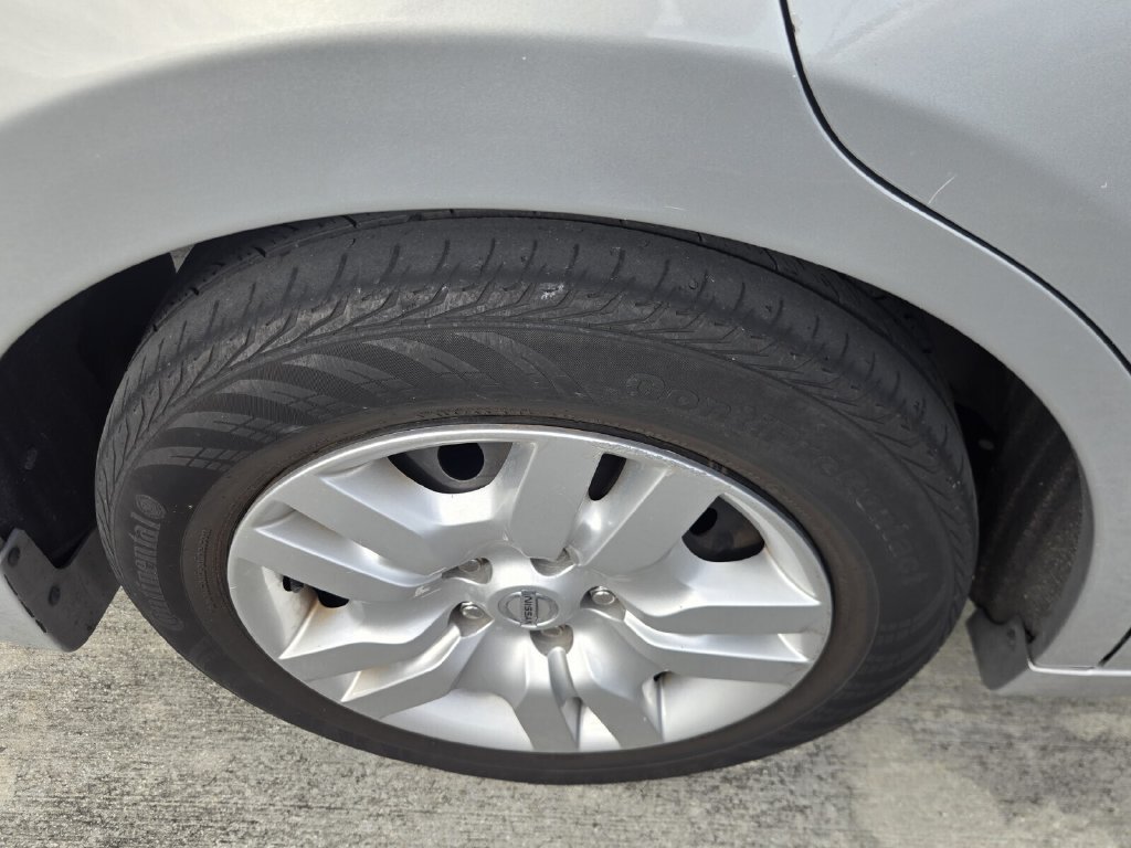 Used 2010 Nissan Altima 2.5 S FWD image 5