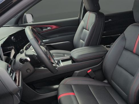 Used 2026 Chevrolet Traverse RS w/ LPO, Floor Liner Package AWD/4WD image 11