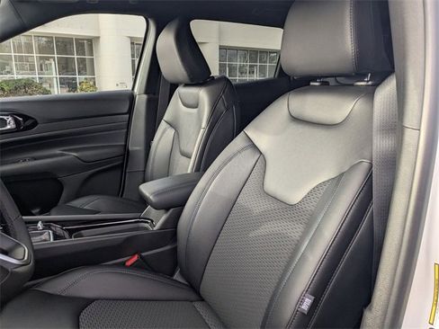 New 2026 Jeep Compass Latitude image 14