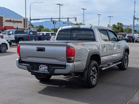 Used 2017 Toyota Tacoma SR5 AWD/4WD image 3