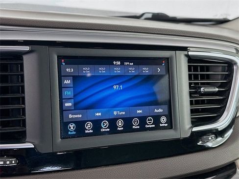 Used 2020 Chrysler Voyager LX image 14