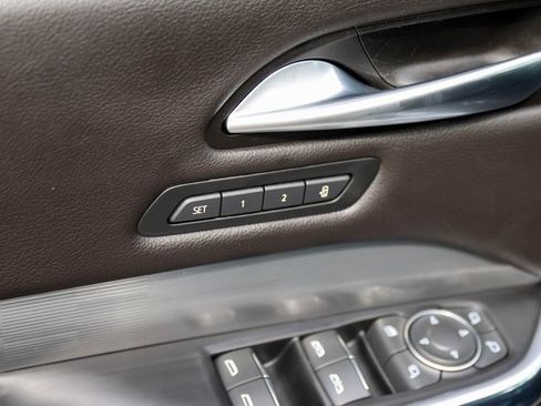 Used 2024 Cadillac XT4 Premium Luxury image 12