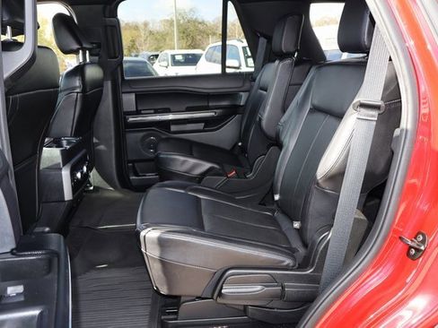 Used 2021 Ford Expedition XLT image 14