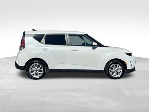 Used 2024 Kia Soul LX w/ Option Group 015 image 3