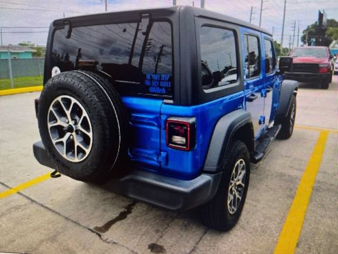 Used 2024 Jeep Wrangler Unlimited Sport AWD/4WD image 2