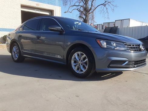 Used 2016 Volkswagen Passat 1.8T S image 2