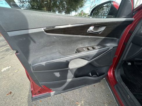 Used 2020 Kia Sorento LX image 12