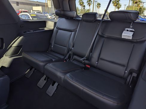 Used 2025 Ford Expedition Tremor image 9