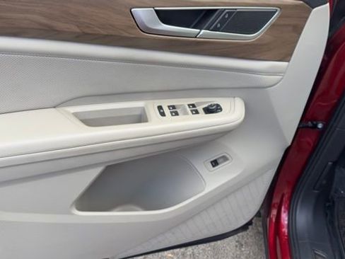 Used 2024 Volkswagen Atlas SE w/ Panoramic Sunroof Package image 9