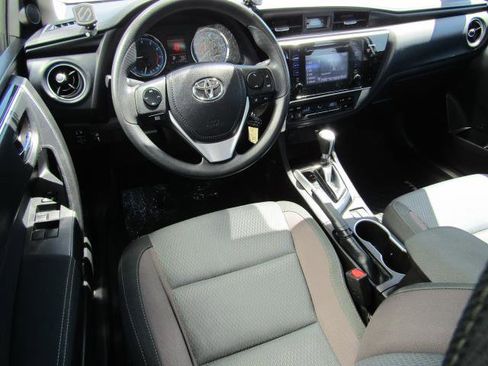 Used 2017 Toyota Corolla LE FWD image 2