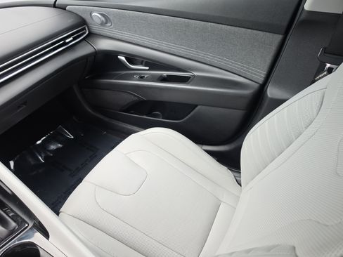 Used 2022 Hyundai Elantra Limited w/ Cargo Package FWD image 15