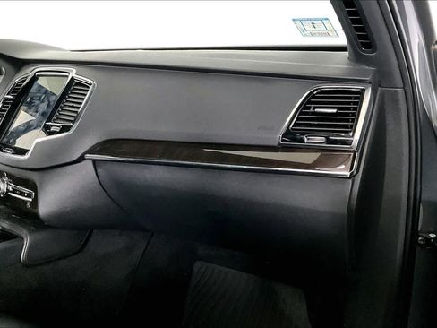 Used 2018 Volvo XC90 T6 Momentum w/ Convenience Package image 18