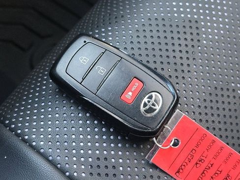 Used 2025 Toyota Tacoma TRD Off-Road image 33