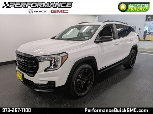 Used 2022 GMC Terrain SLE w/ Driver Convenience Package image 1