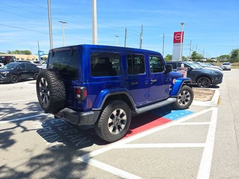 Used 2019 Jeep Wrangler Unlimited Sahara image 3