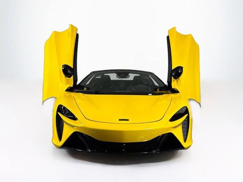 Used 2025 McLaren Artura Spider RWD image 25