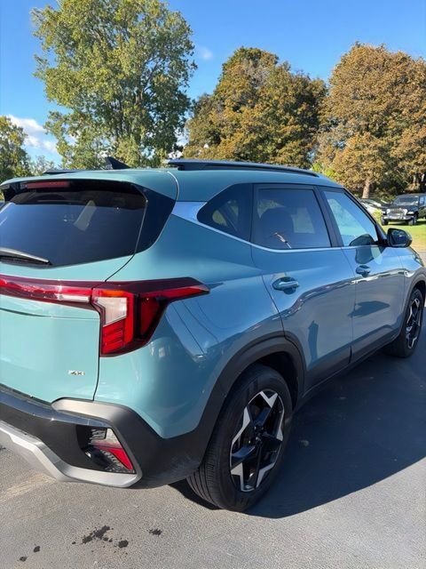 Used 2024 Kia Seltos EX AWD/4WD image 13
