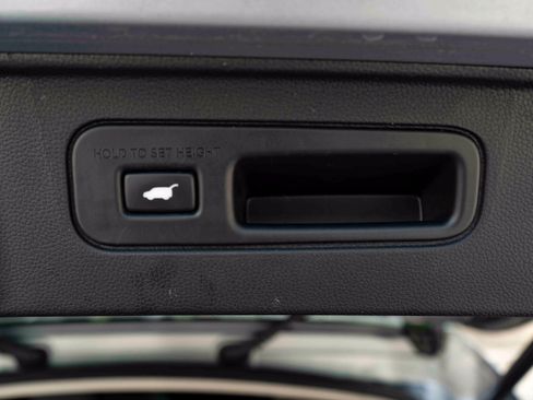 Used 2024 Honda Pilot Touring image 45
