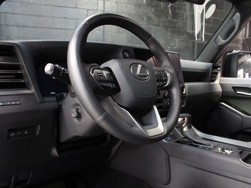 Used 2024 Lexus GX 550 AWD/4WD image 25