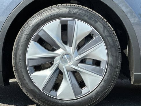 Used 2023 Tesla Model Y Long Range image 27