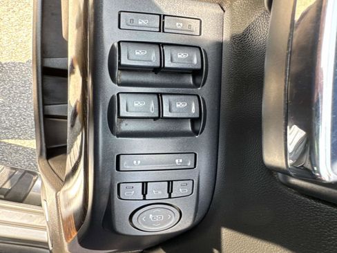 Used 2018 GMC Sierra 2500 Denali w/ Duramax Plus Package AWD/4WD image 23