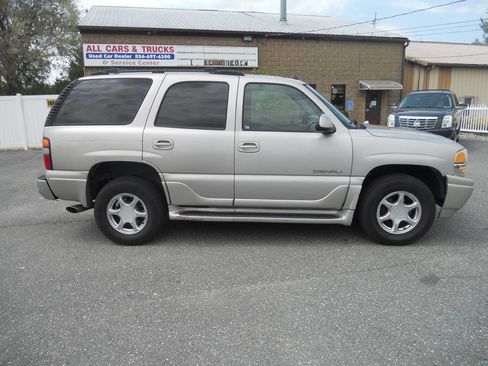 Used 2004 GMC Yukon Denali AWD/4WD image 6