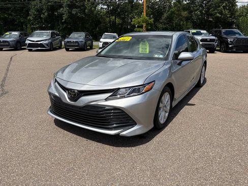 Used 2018 Toyota Camry LE FWD image 2