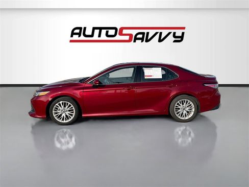 Used 2020 Toyota Camry XLE image 4