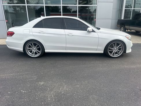 Used 2014 Mercedes-Benz E 350 Sedan image 2