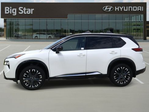 Used 2025 Nissan Rogue Platinum FWD image 2