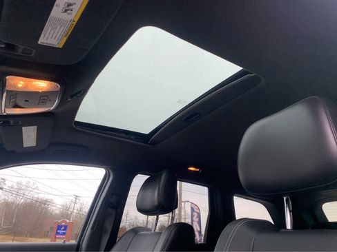 Used 2015 Jeep Grand Cherokee Limited image 25