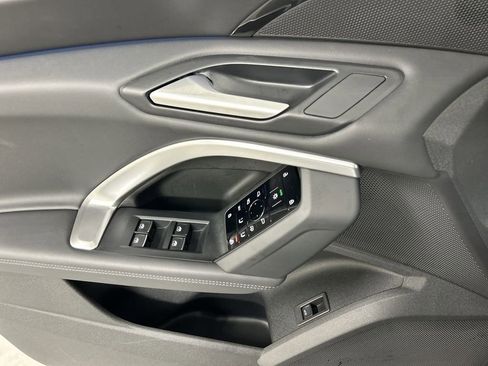 Used 2025 Audi Q5 Premium w/ Convenience Package image 11